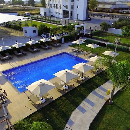 Cezar'S Airport Hotel Nicosia Eksteriør billede