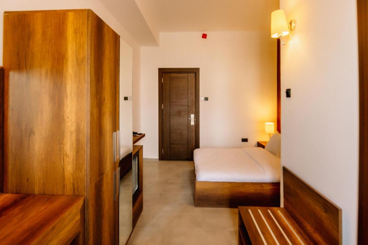 Cezar'S Airport Hotel Nicosia Eksteriør billede