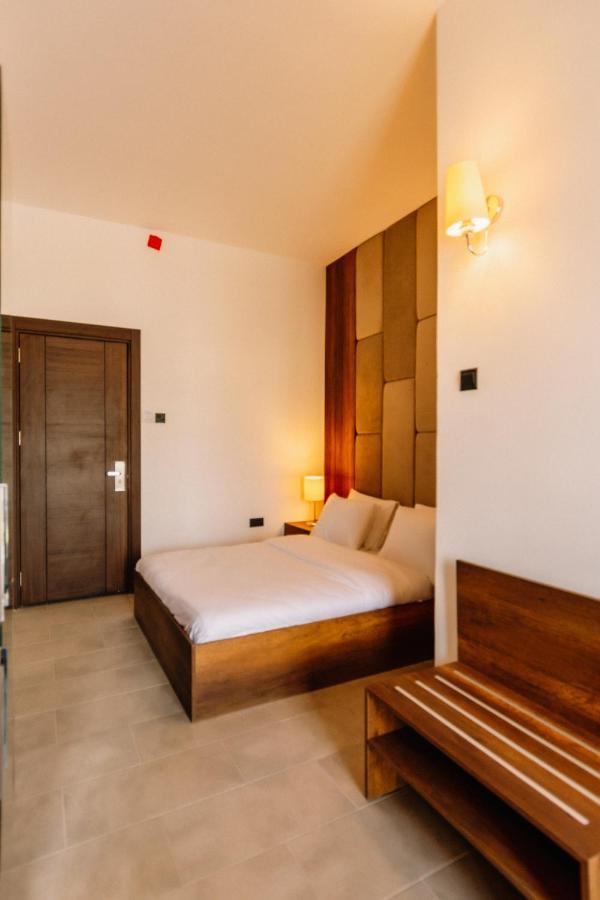 Cezar'S Airport Hotel Nicosia Eksteriør billede